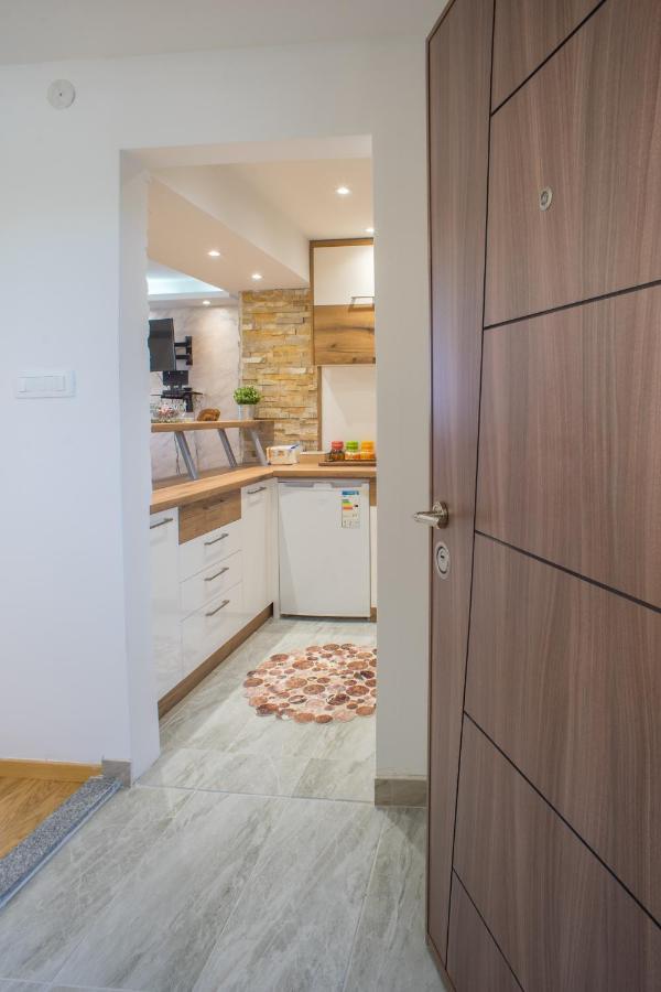 Lux Centre Apartment Жабляк Экстерьер фото